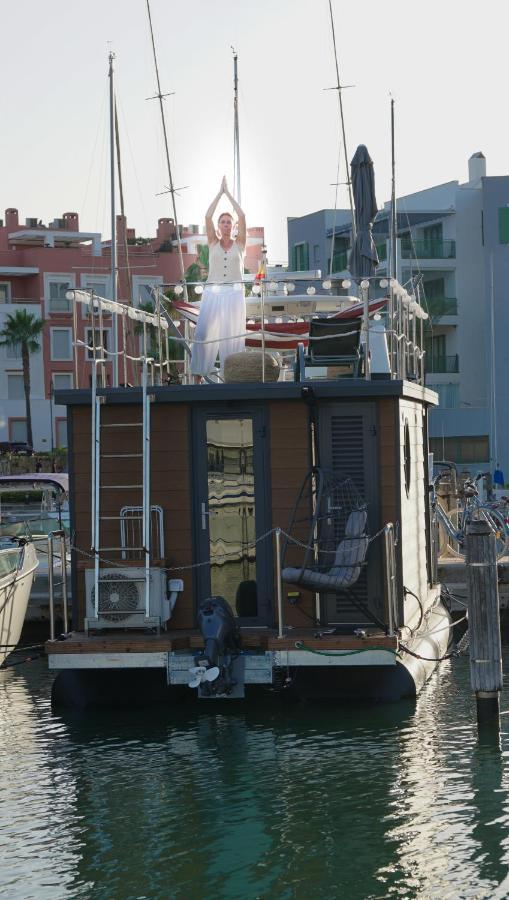 La Maison Bateau Sotogrande Botel *