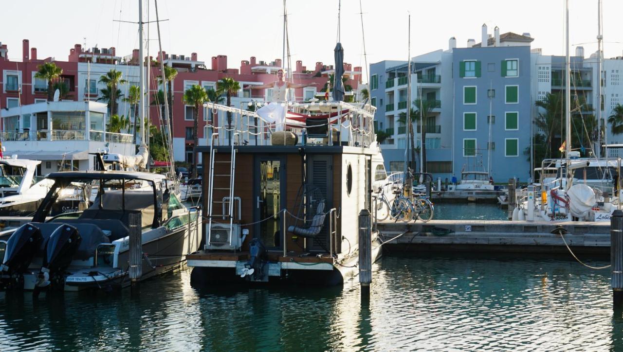 Botel La Maison Bateau Sotogrande San Roque (Andalucia)