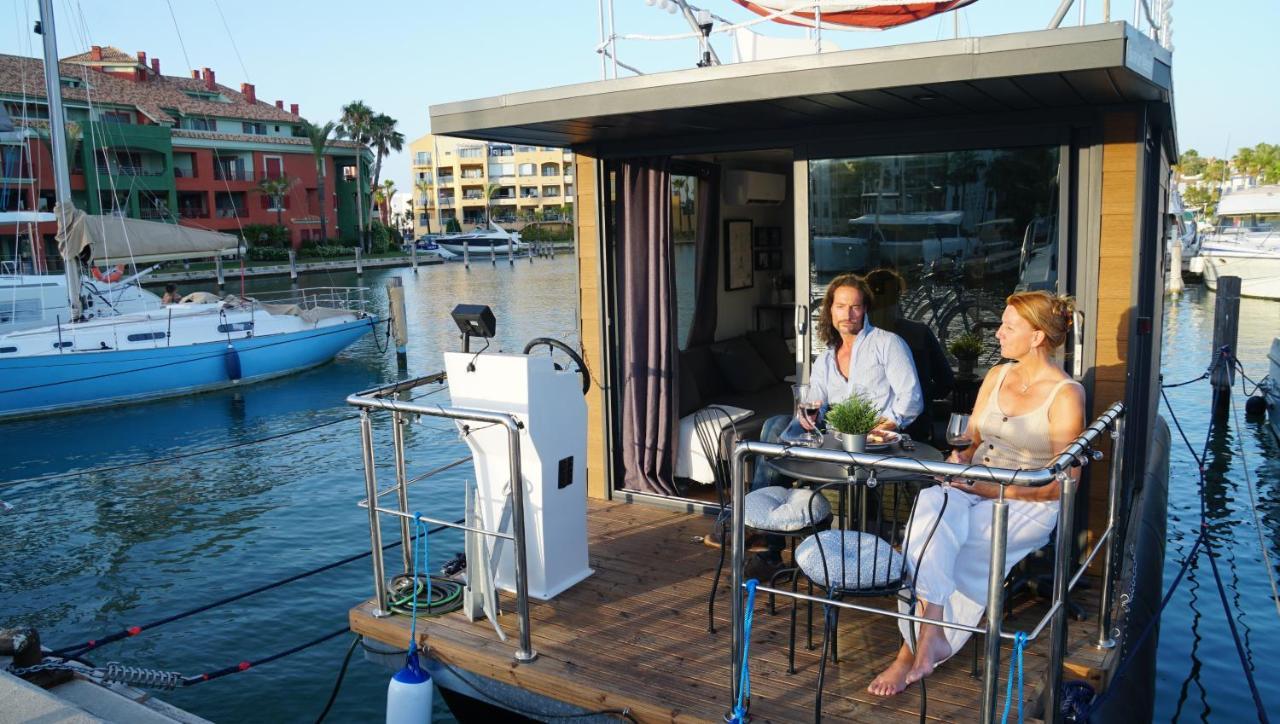 La Maison Bateau Sotogrande Botel *