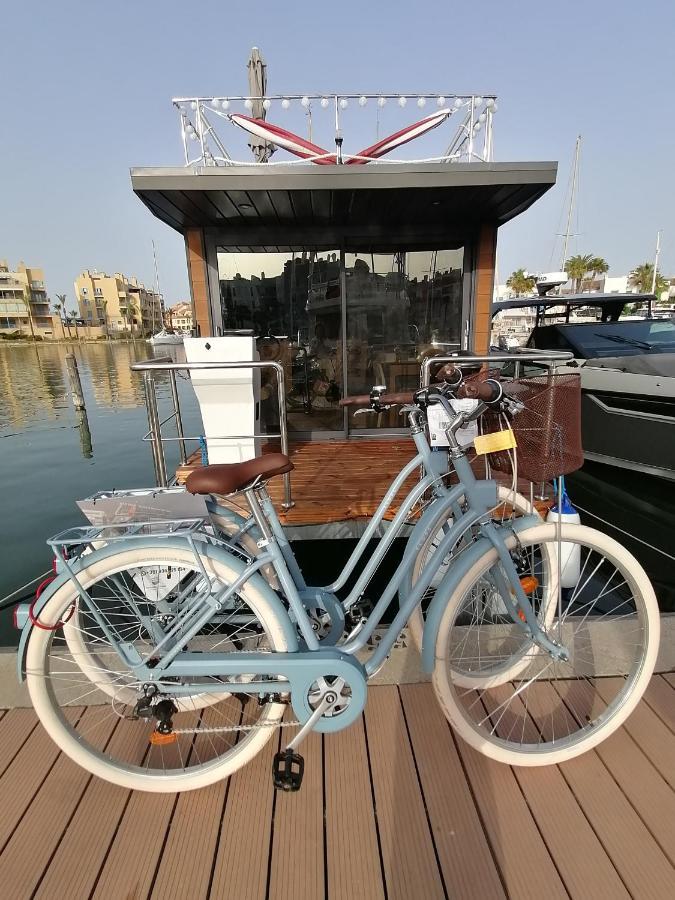 La Maison Bateau Sotogrande Botel *